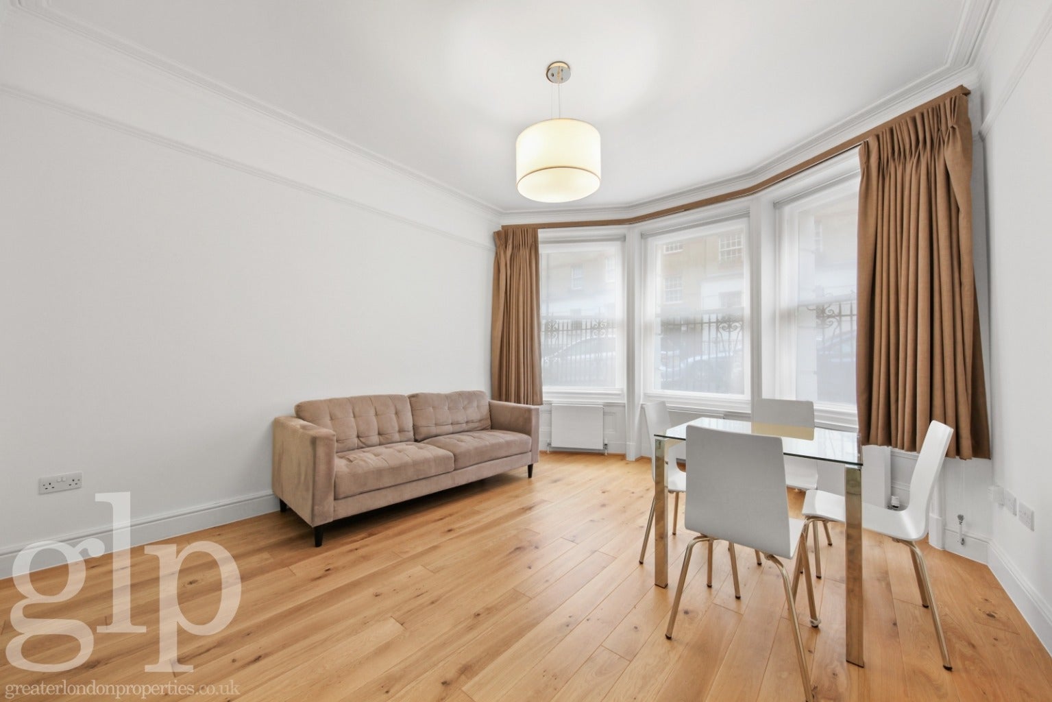 Flat Ridgmount Gardens in Greater London