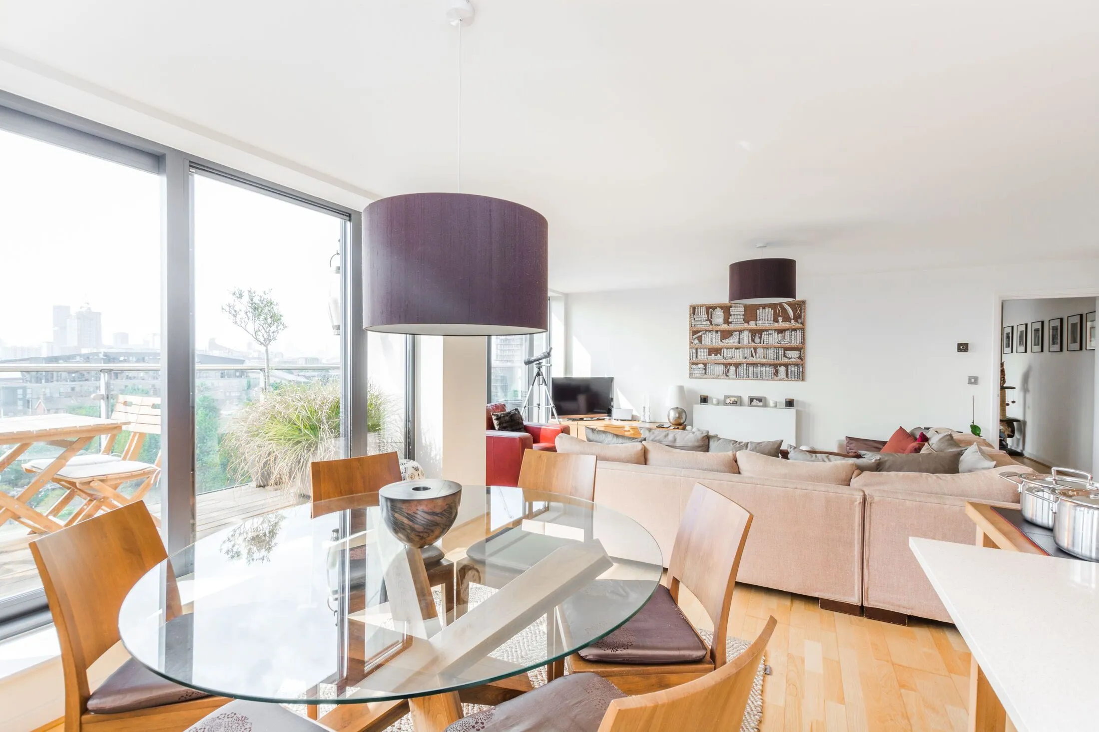 Flat Buckingham Road in Greater London