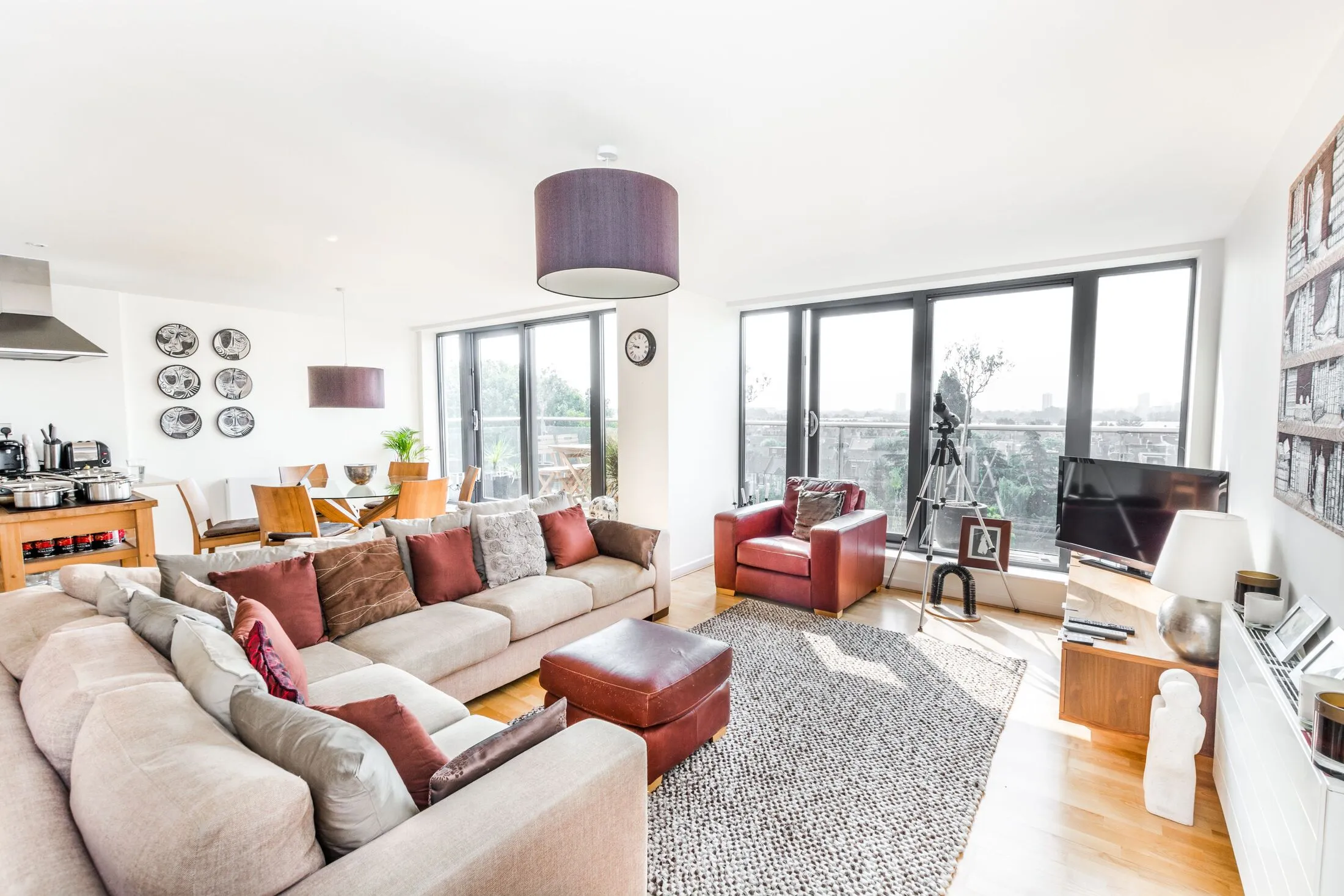 Flat Buckingham Road in Greater London