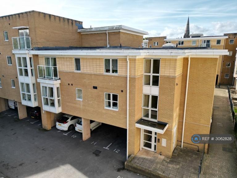 Flat Richmond Court in Exeter