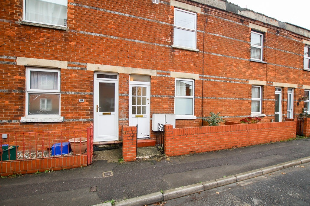 Flat Boundary Road in Newbury