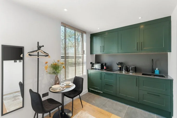 Flat Norfolk Avenue in Greater London