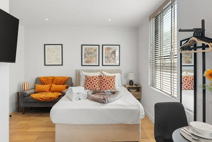 Flat Norfolk Avenue in Greater London