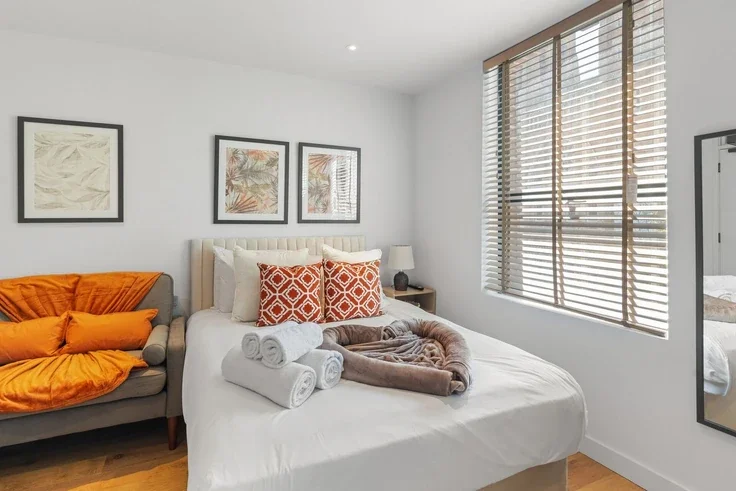 Flat Norfolk Avenue in Greater London