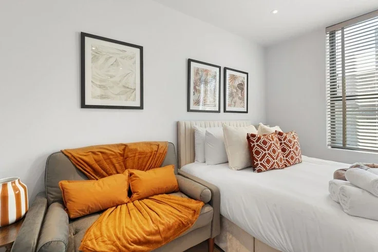 Flat Norfolk Avenue in Greater London