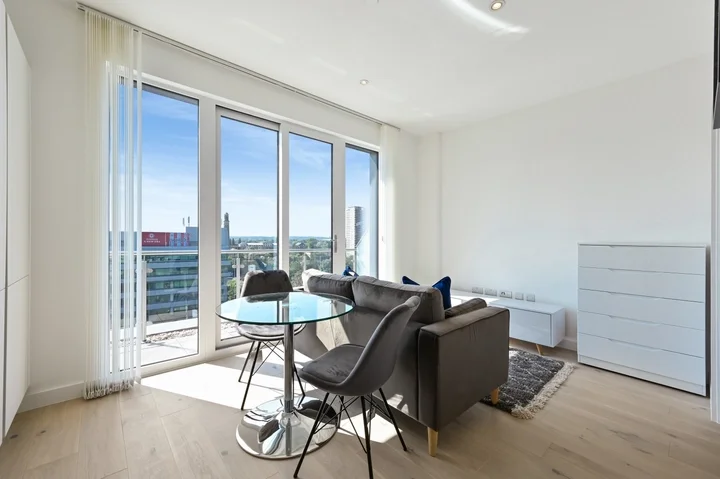 Flat Great West Road in Greater London