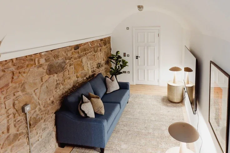 Flat Niddry Street in City of Edinburgh