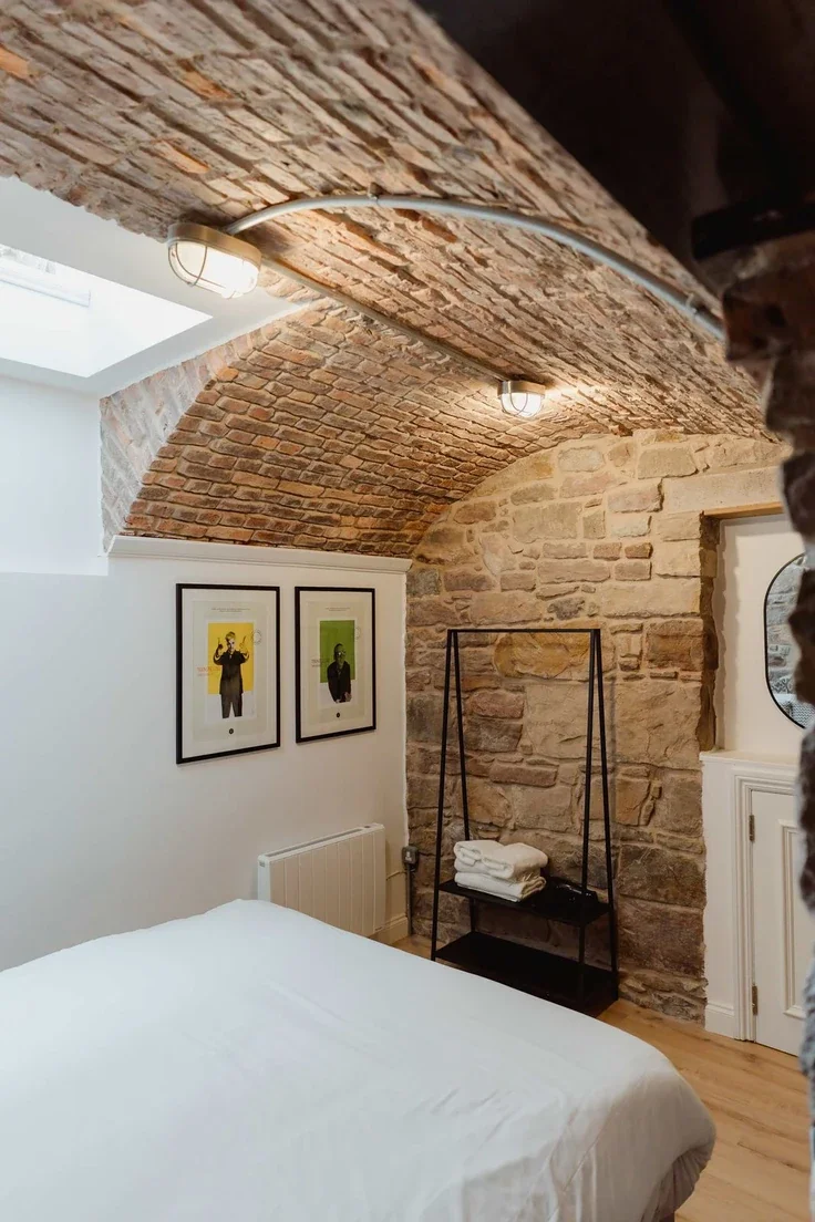 Flat Niddry Street in City of Edinburgh