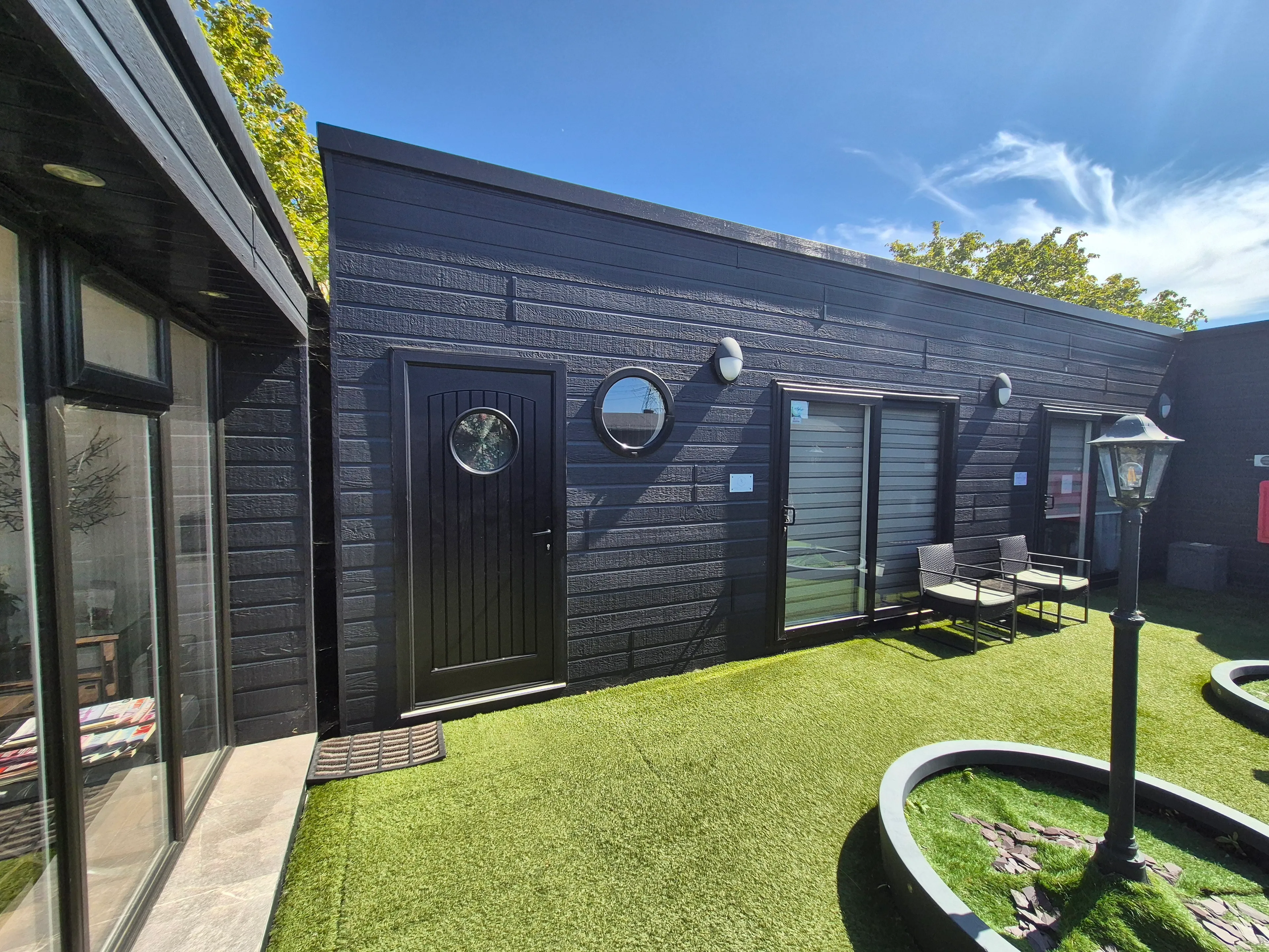 Flat Steel Close in Huntingdonshire