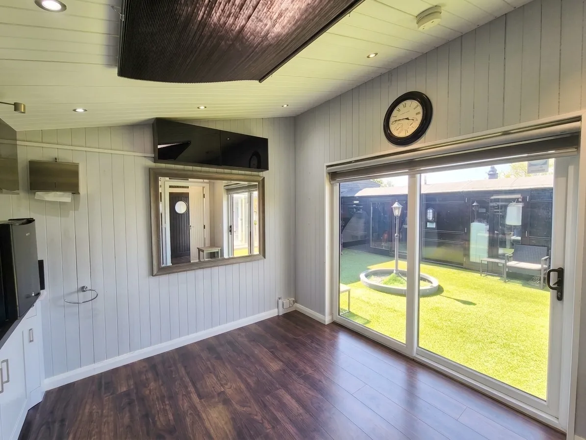 Flat Steel Close in Huntingdonshire