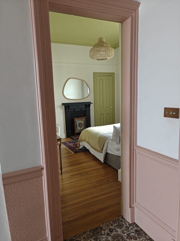 Room Queen Mary Avenue in Glasgow