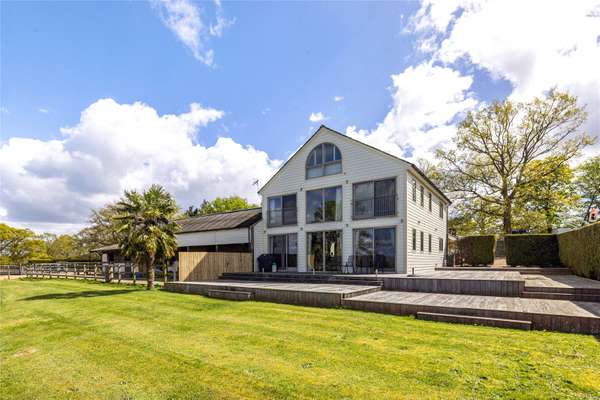 House Frensham Lane in East Hampshire
