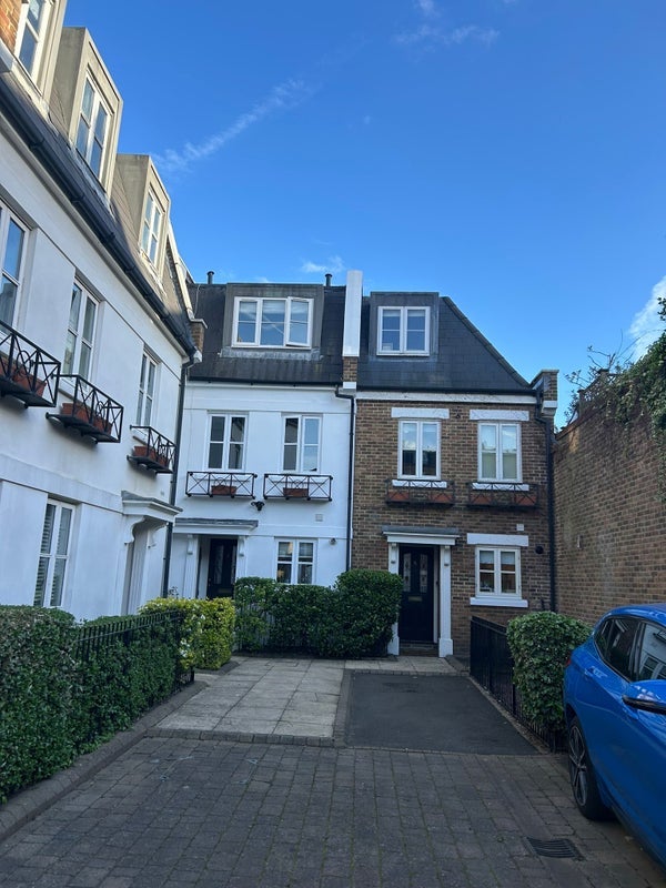 Room Rush Hill Mews in Greater London