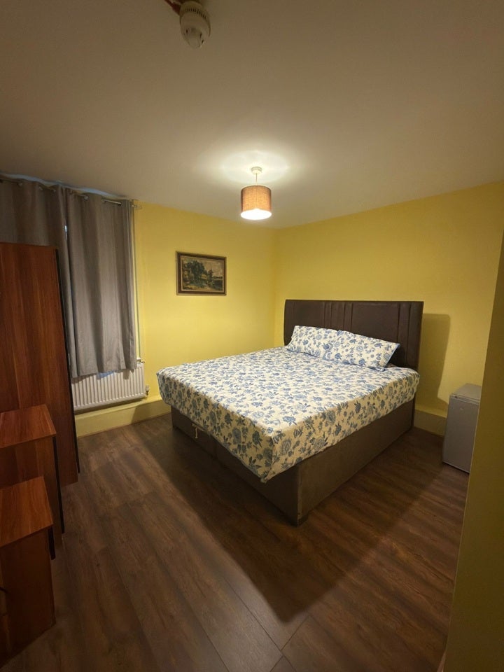 Room Guildford Street in Borough of Runnymede
