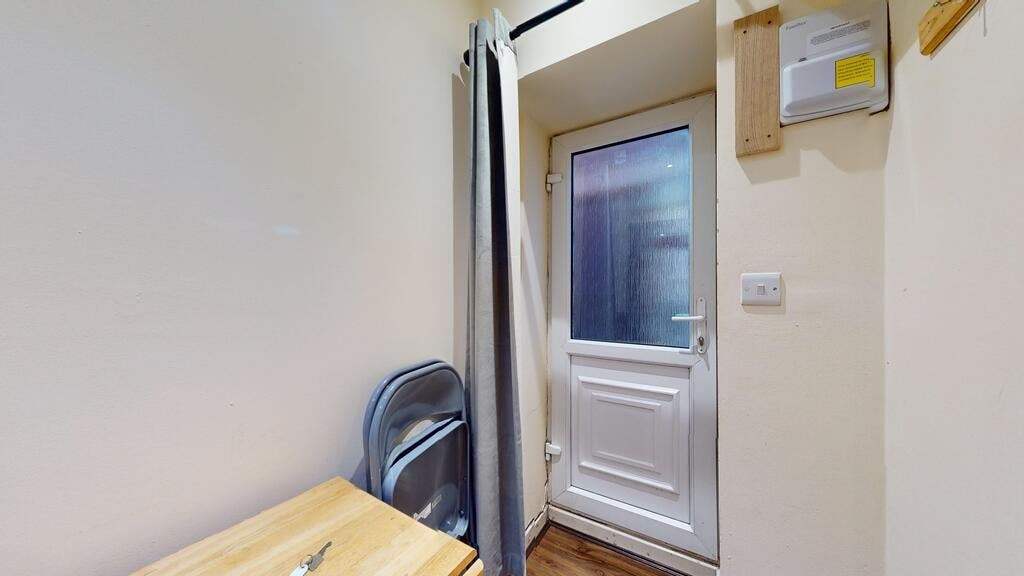 Room Ash Grove in Greater London