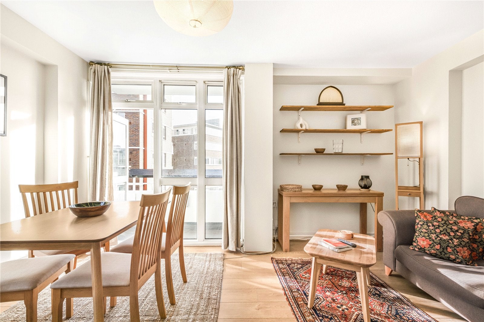Flat Gee Street in Greater London