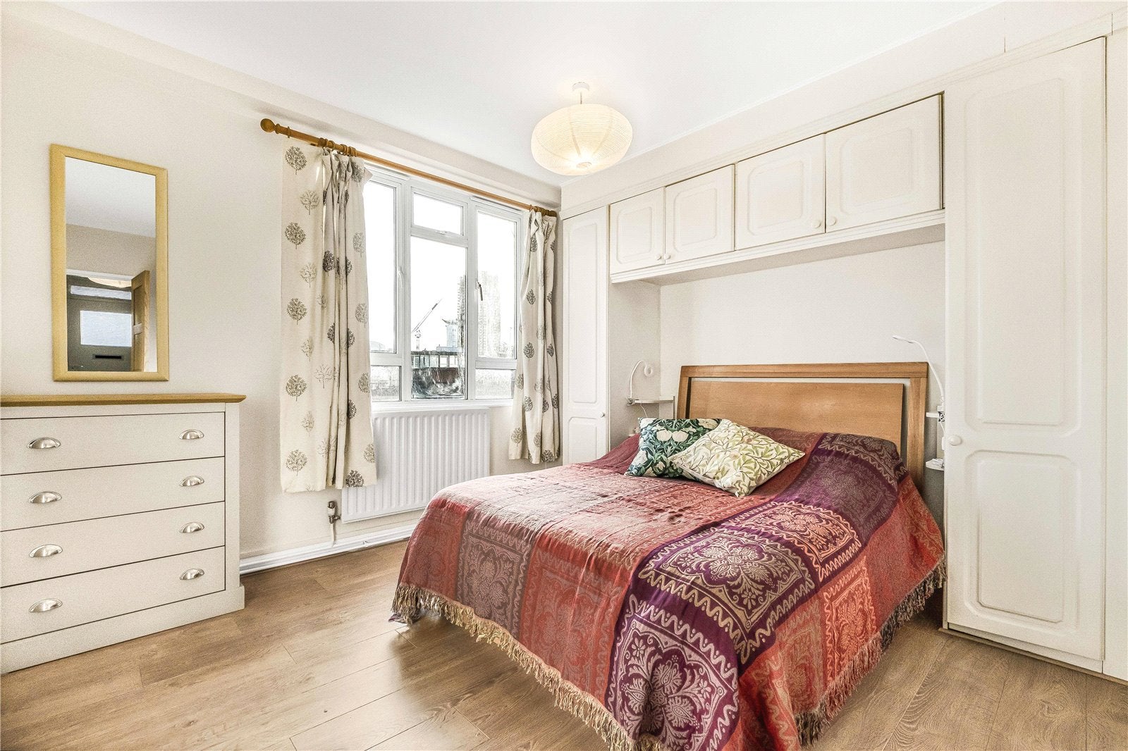 Flat Gee Street in Greater London