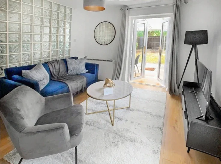 House Chisbury Close in Winkfield