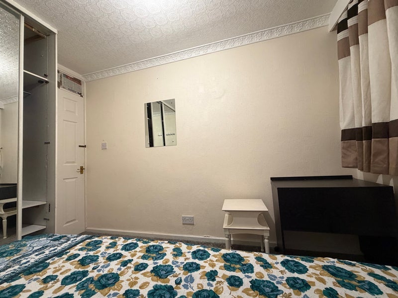 Room Spring Parklands in Brierley Hill