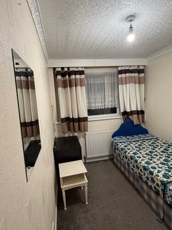 Room Spring Parklands in Brierley Hill