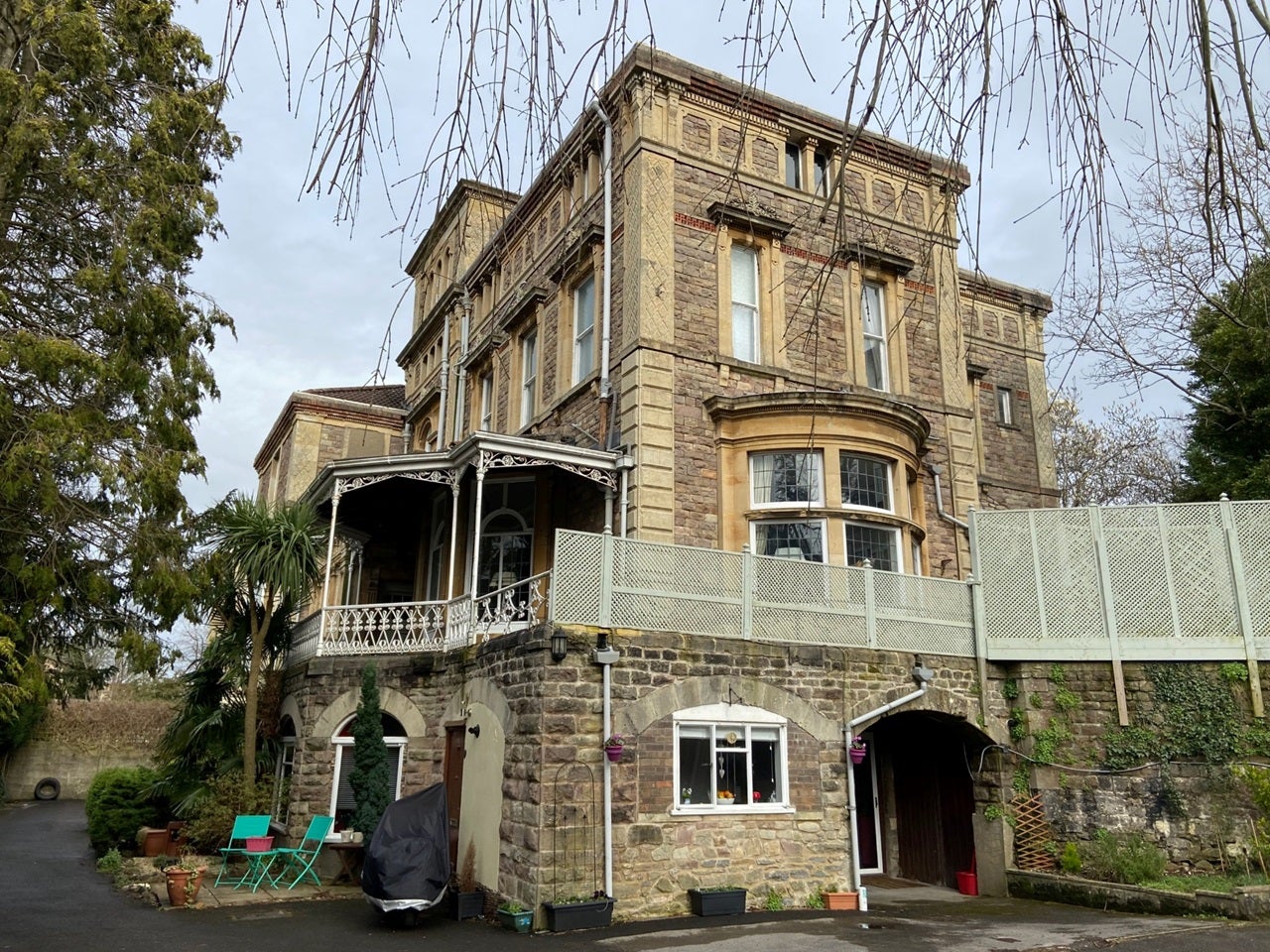 Flat Goodeve Road in Bristol