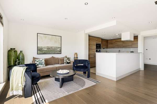 Flat Park Street in Greater London