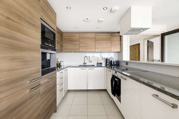 Flat Park Street in Greater London