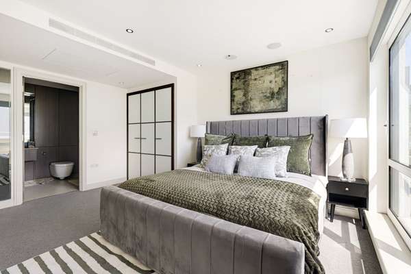 Flat Park Street in Greater London