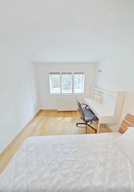 Flat Albert Street in Greater London