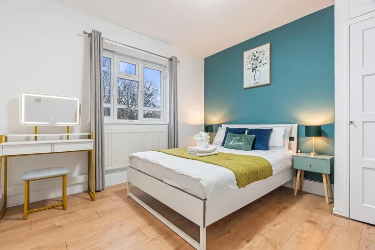 Flat Mint Street in Greater London