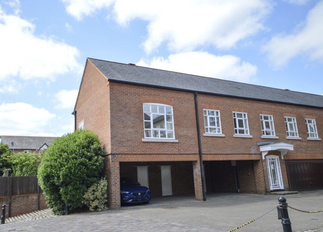 Flat Milliner's Court in St Albans