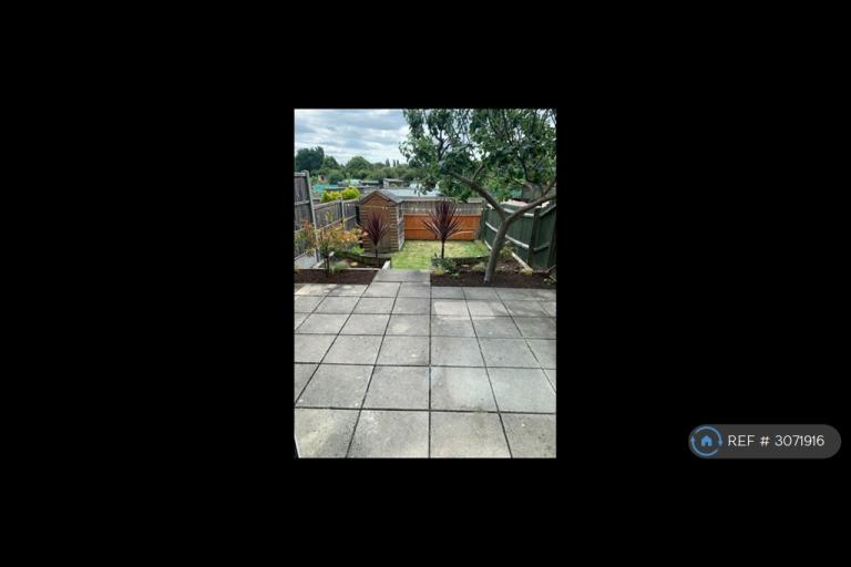 House Oyster Close in East Staffordshire