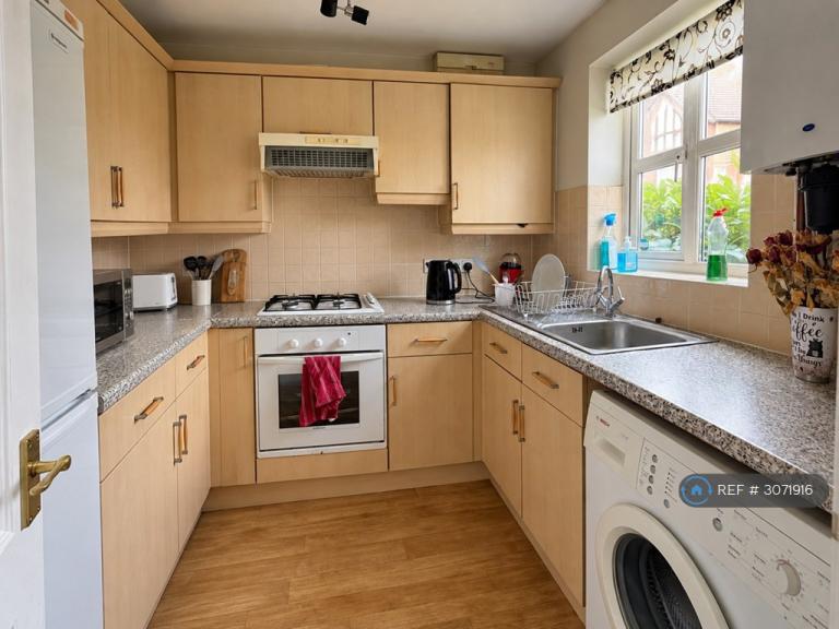 House Oyster Close in East Staffordshire