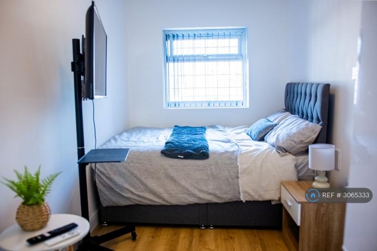 Room Aulton Road in Birmingham