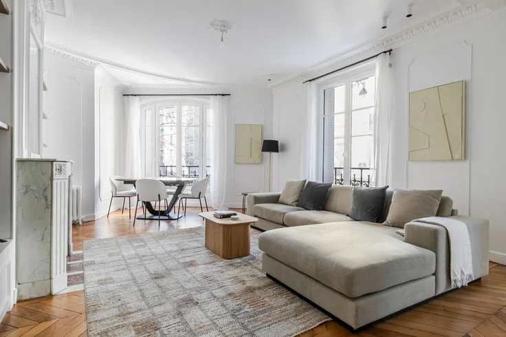 Flat Rue de la Convention in Paris