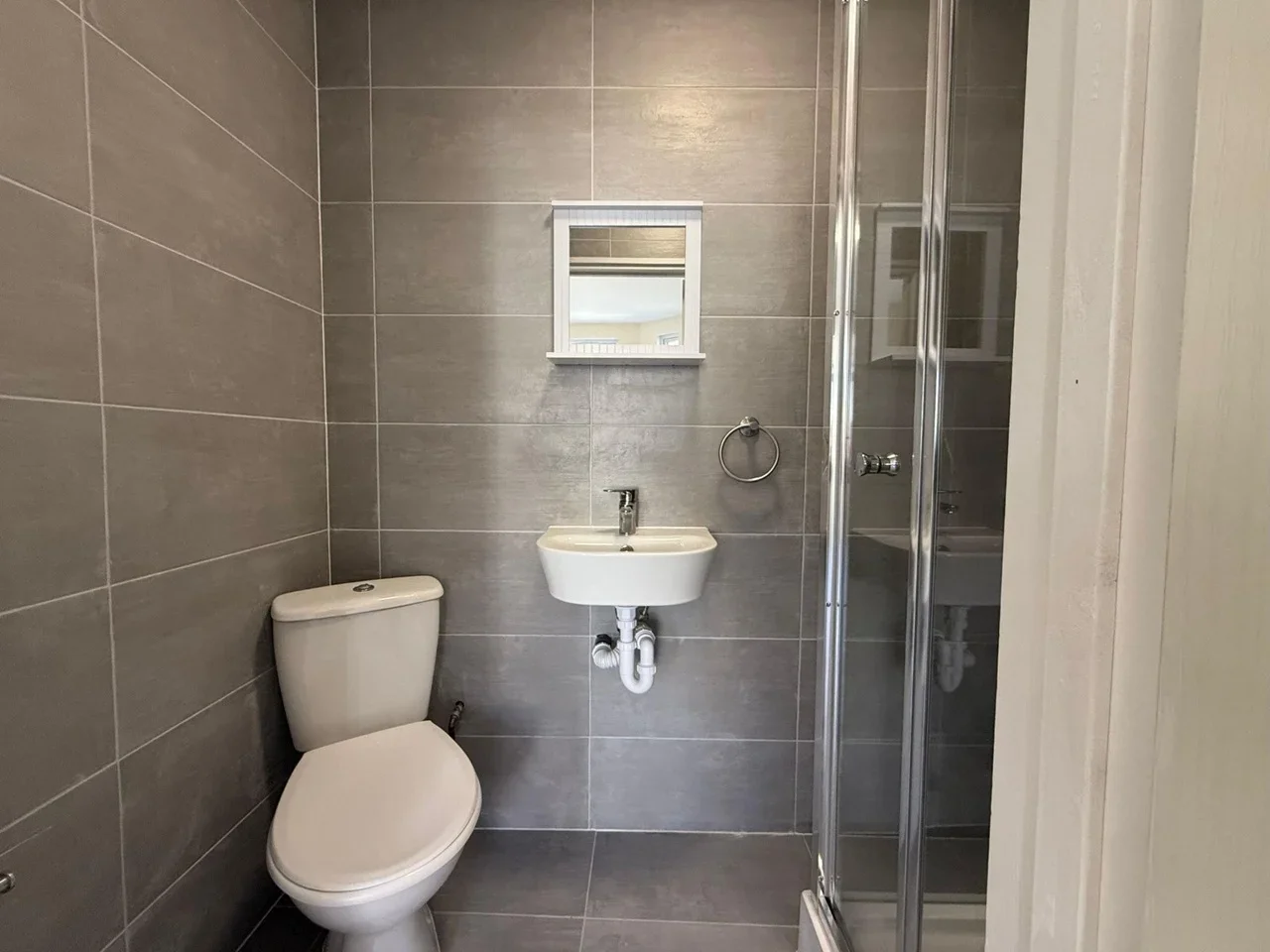 Room Hindes Road in Greater London