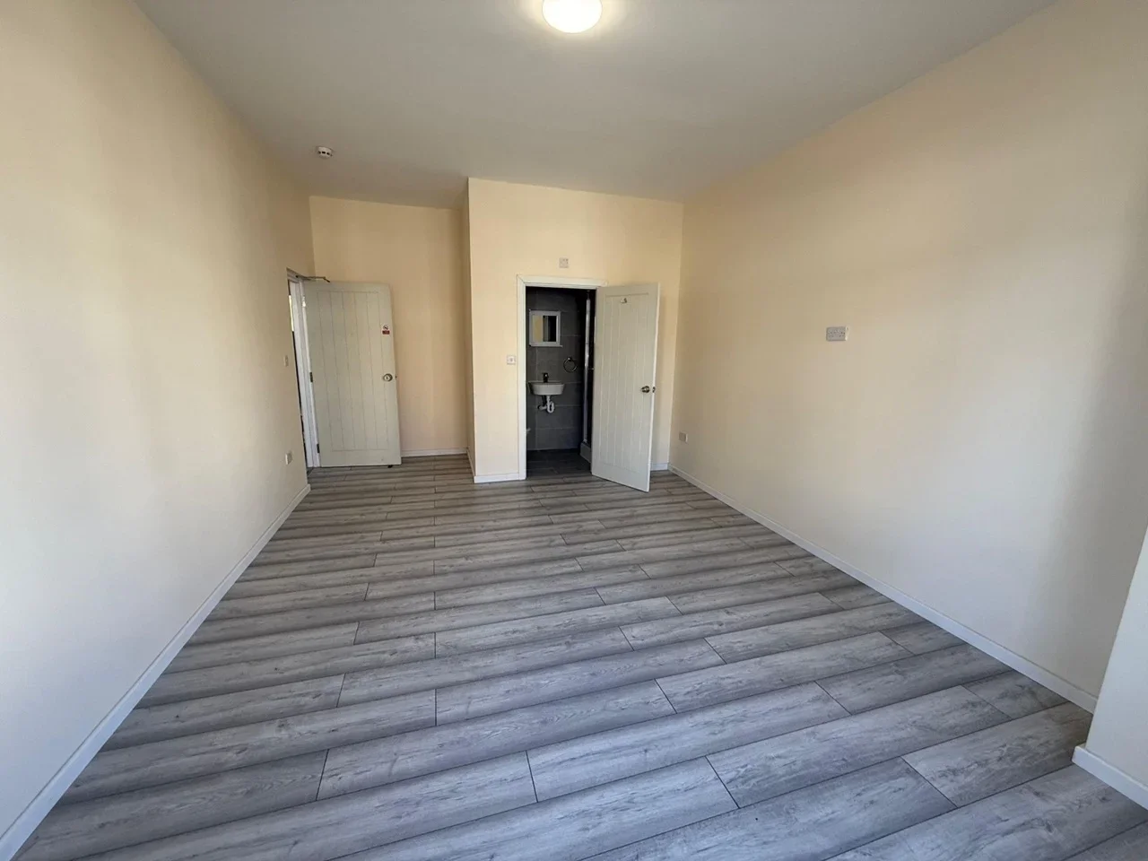 Room Hindes Road in Greater London