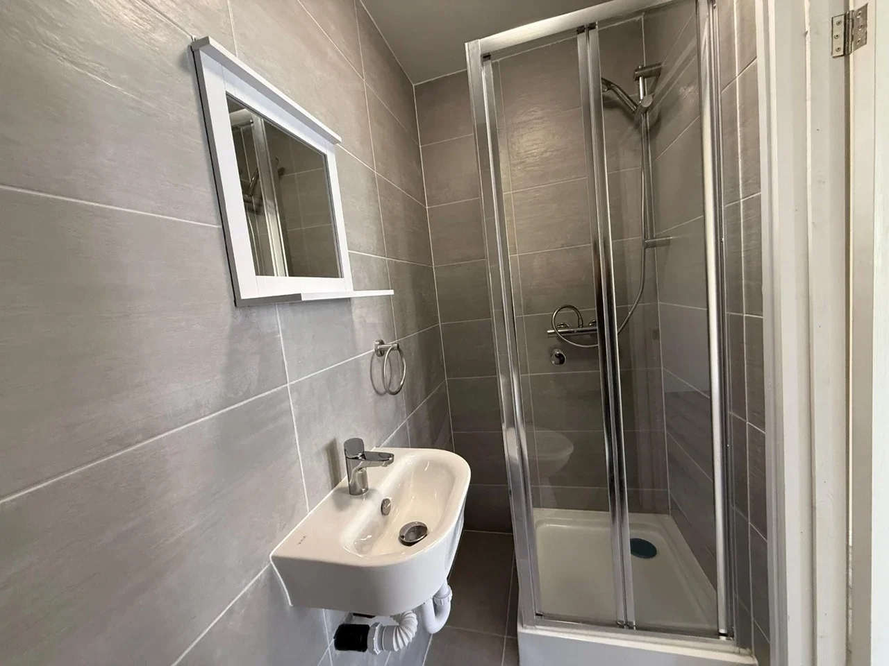 Room Hindes Road in Greater London