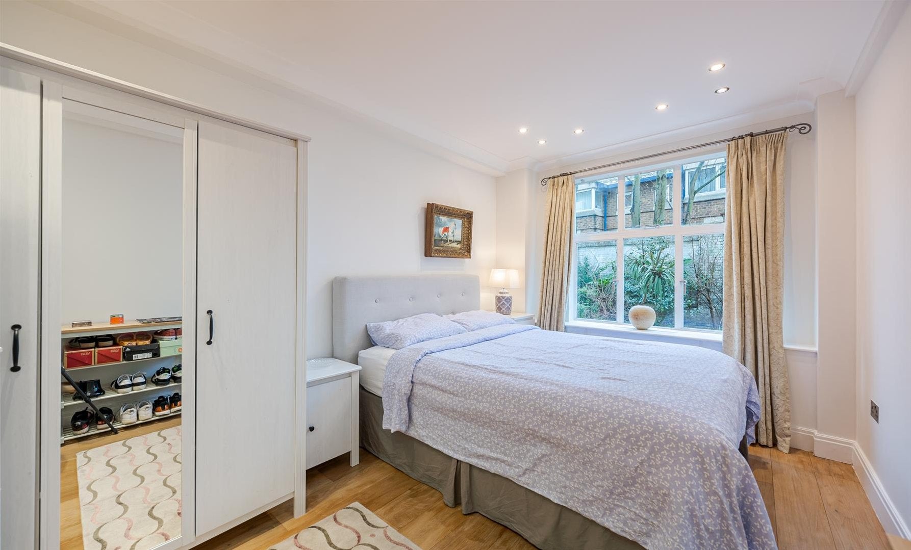 Flat Royal Hospital Road in Greater London