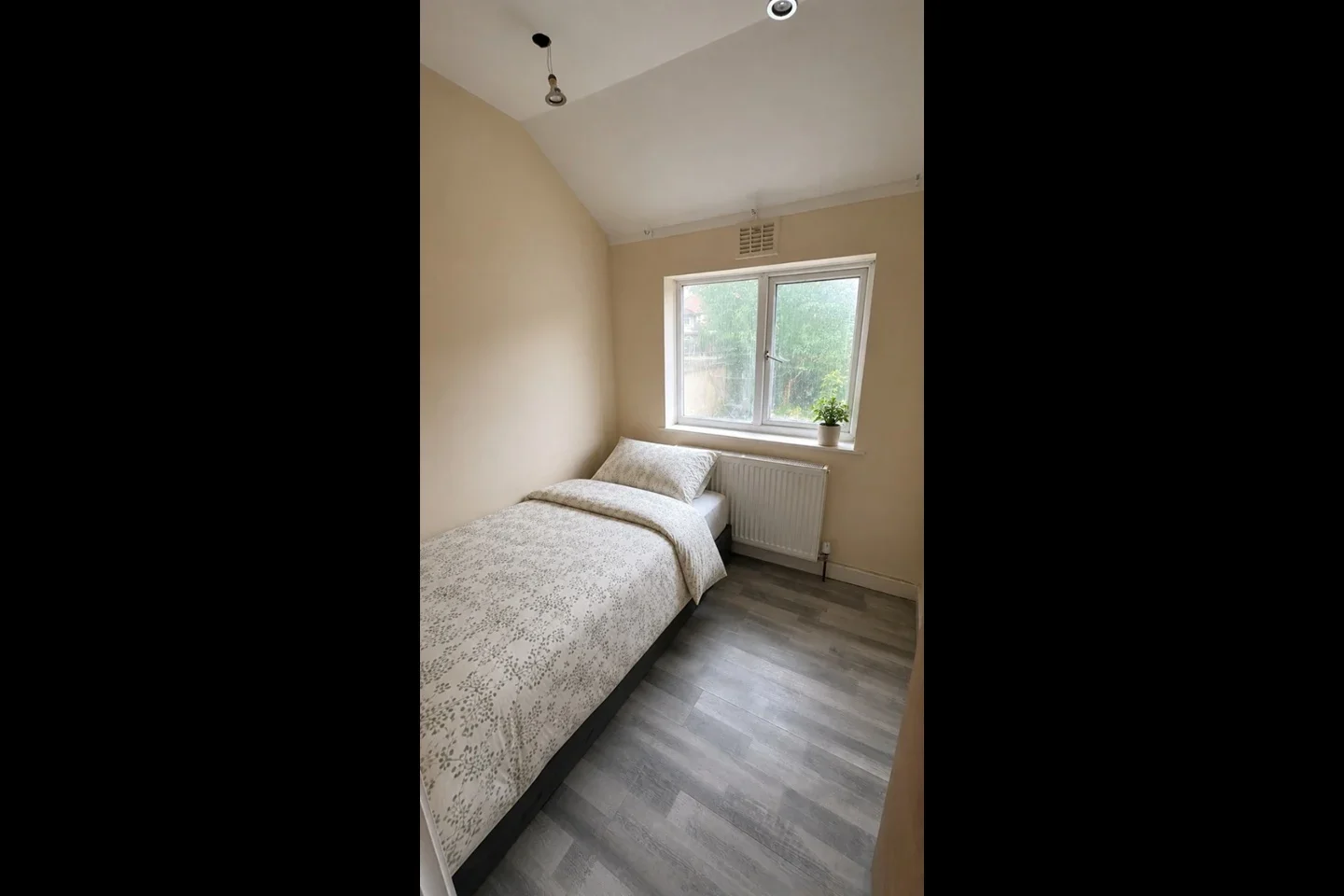 Room Monks Park in Greater London