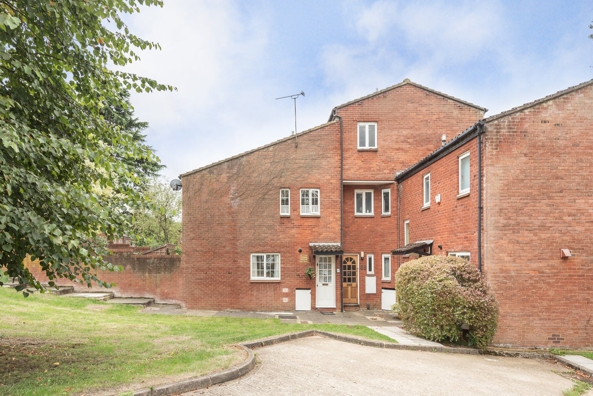 House Myrtleside Close in Greater London