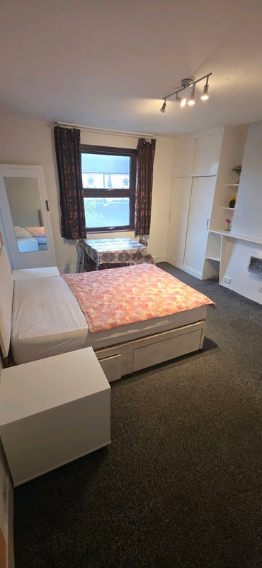 Room Lambert Road in Greater London