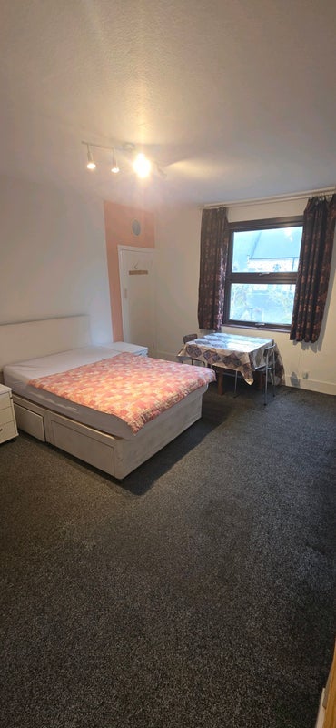 Room Lambert Road in Greater London