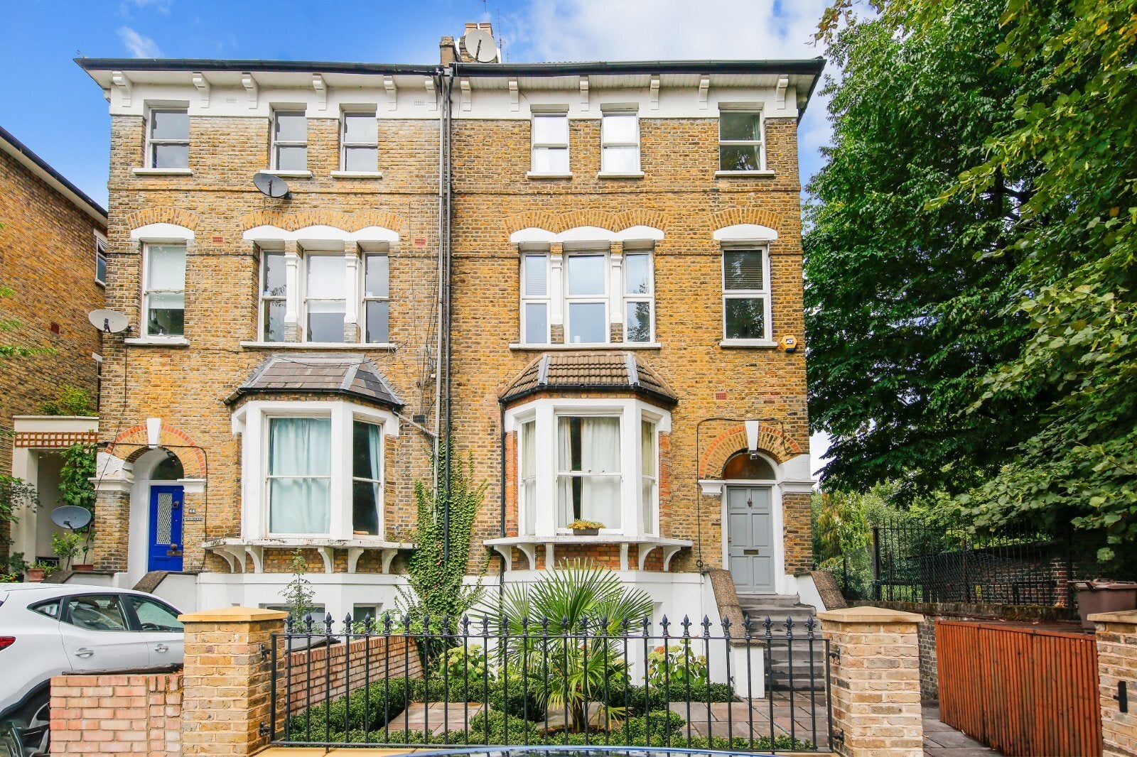 Flat Tufnell Park Road in Greater London
