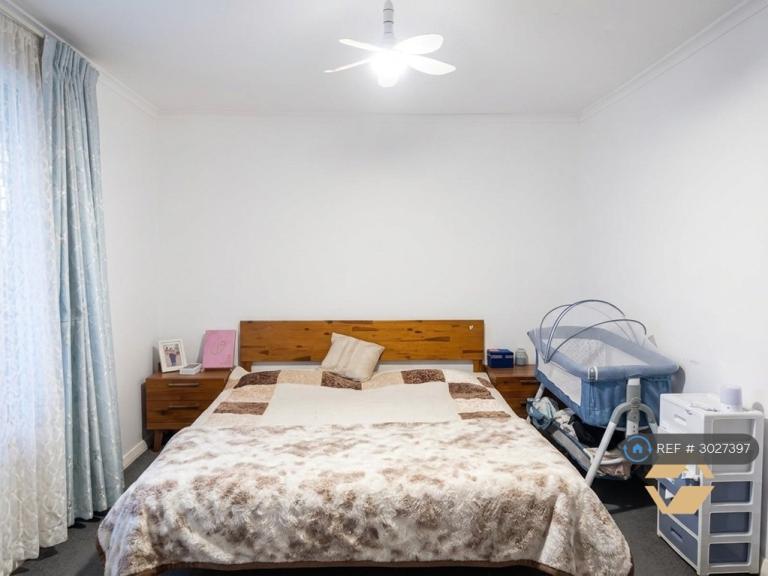 Flat Pembury Court in Greater London