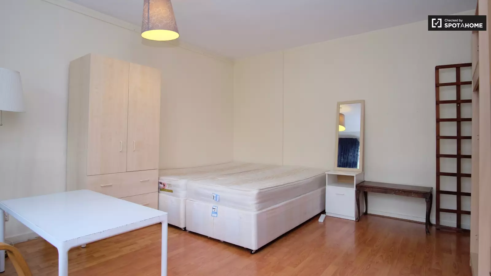 Room Glasgow Terrace in City of Westminster