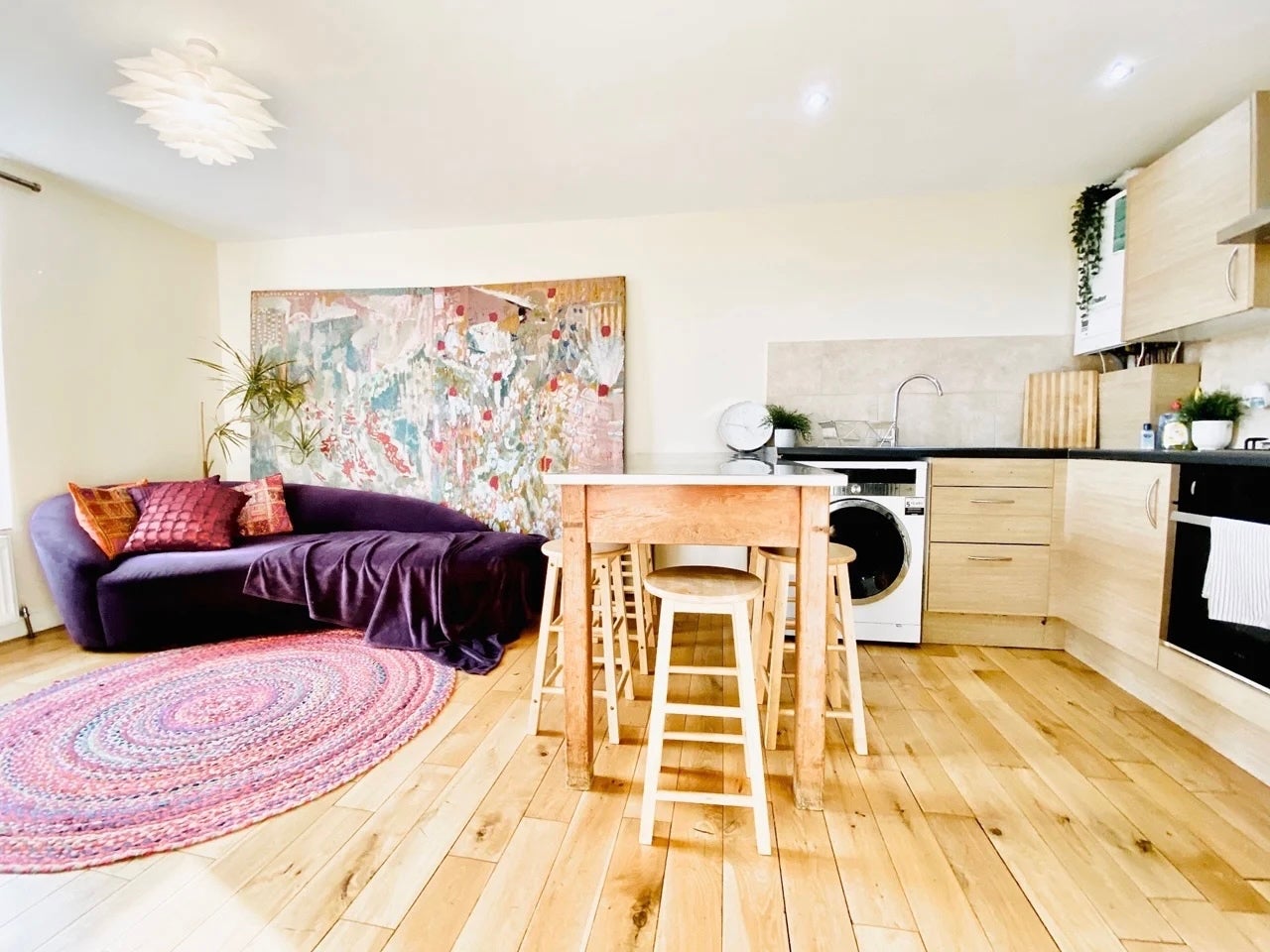 Flat Bay Court in Greater London