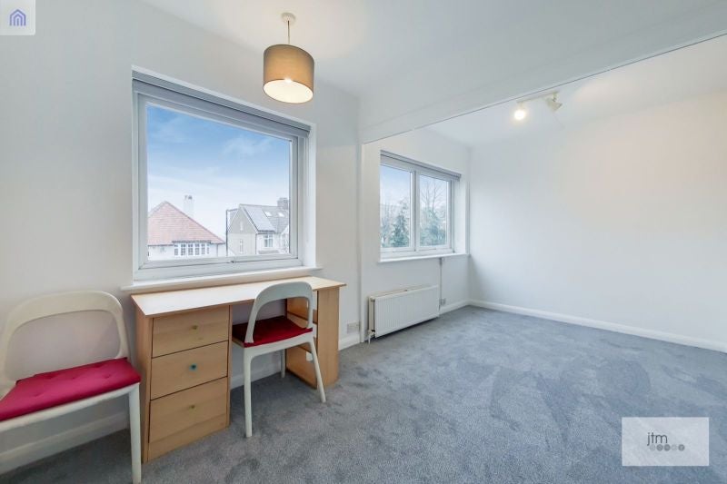 Flat Alexander Court in Van