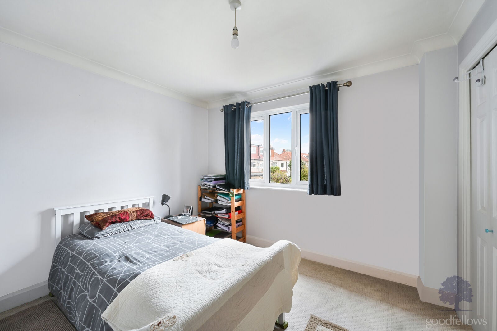 Room Worthington Close in London