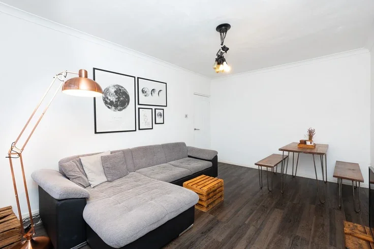 Flat Diss Street in Greater London
